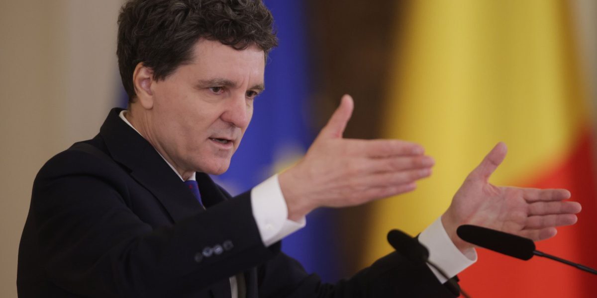 Nicușor Dan, pregătit să apere interesele Bucureștiului în contextul european, va susține în curând o declarație de presă înainte de a participa la summitul informal al Uniunii Europene, organizat în Belgia