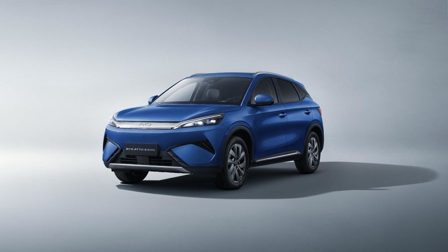 BYD Atto 3 Evo: SUV-ul electric îmbunătățit cu tracțiune spate și autonomie crescută Producătorul chinez BYD a realizat o schimbare semnificativă în strategia sa de dezvoltare cu actualizarea modelului Atto 3