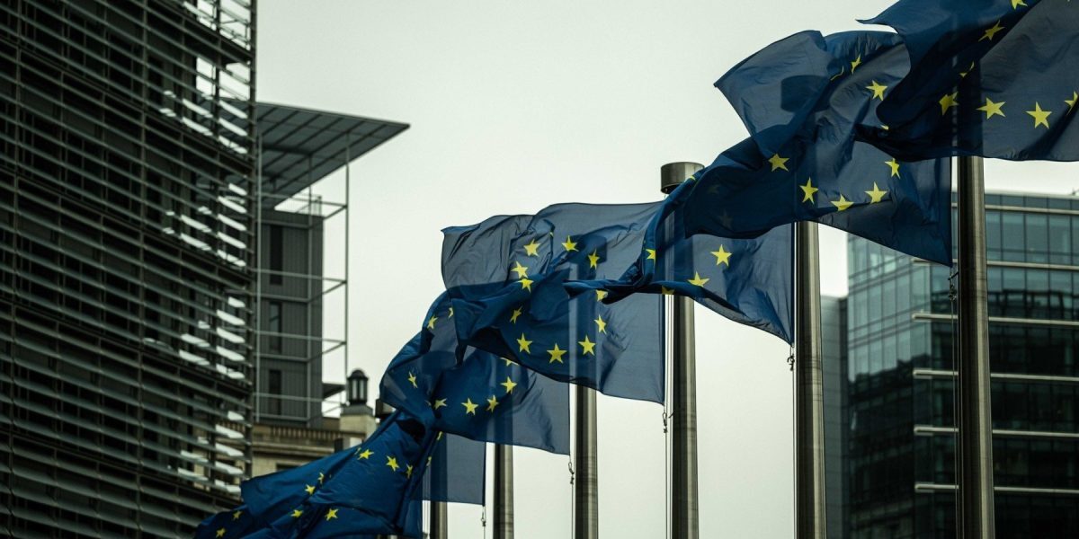 Comisia Europeană a dat un nou impuls controversei legate de monopolul tehnologic al gigantului american Meta, determinând compania să răspundă pentru posibilele încălcări ale regulilor de concurență pe piața de mesagerie instantanee