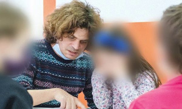 Scenariul terifiant al unui fost mentor: Pedofil condamnat pentru acte de viol Kristof Lajos, un bărbat de 39 de ani, a fost condamnat inițial de Judecătoria Sectorului 4 la 13 ani și 3 luni de închisoare pentru abuzuri sexuale asupra minorilor