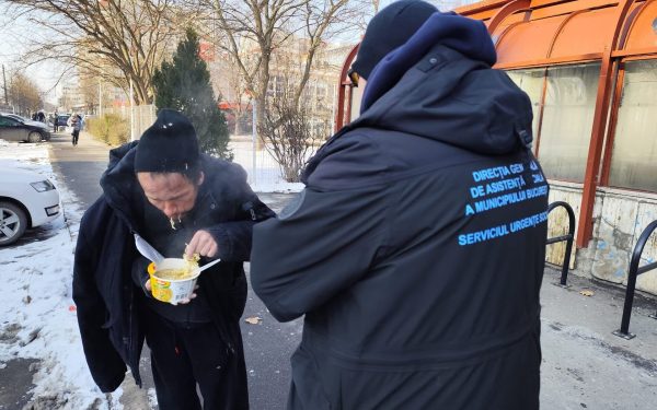 Bucureștiul se confruntă în aceste zile cu temperaturi extrem de scăzute, iar autoritățile locale reamintesc populației importanța solidarității și a implicării civice în sprijinirea persoanelor fără adăpost