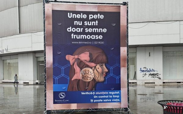 Primăria Generală înlătură reclamele ilegale de pe trotuare; Ciucu: „Făceau doar bani, nu plăteau taxe”
