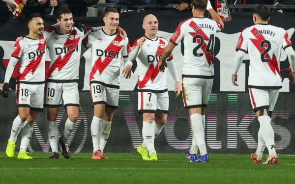 Jucătorii Rayo Vallecano denunță condiții precare și lipsa serviciilor medicale Plantă de fotbal din La Liga, Rayo Vallecano, se confruntă cu o criză internă profundă, iar jucătorii au decis să facă publice problemele cu care se confruntă clubul printr-un comunicat oficial, susținut de Asociația Fotbaliștilor Spanioli (AFE)