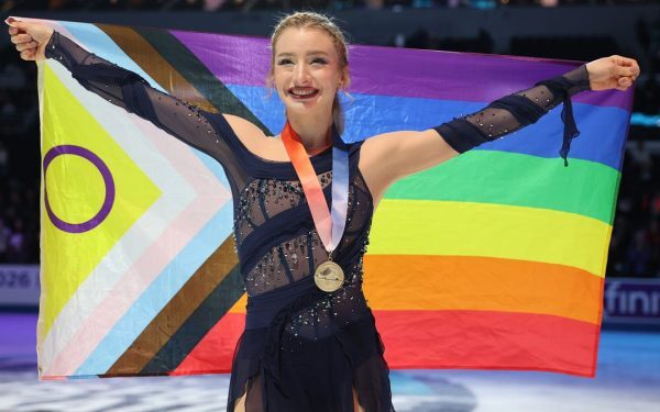 Amber Glenn își asumă rolul de voce a comunității LGBTQ la Jocurile Olimpice Milan — Amber Glenn, cunoscută ca fiind cea mai proeminentă sportivă LGBTQ din patinajul artistic american, a criticat deschis administrația Trump în cadrul unei conferințe de presă organizate înainte de deschiderea Jocurilor Olimpice de Iarnă din 2026