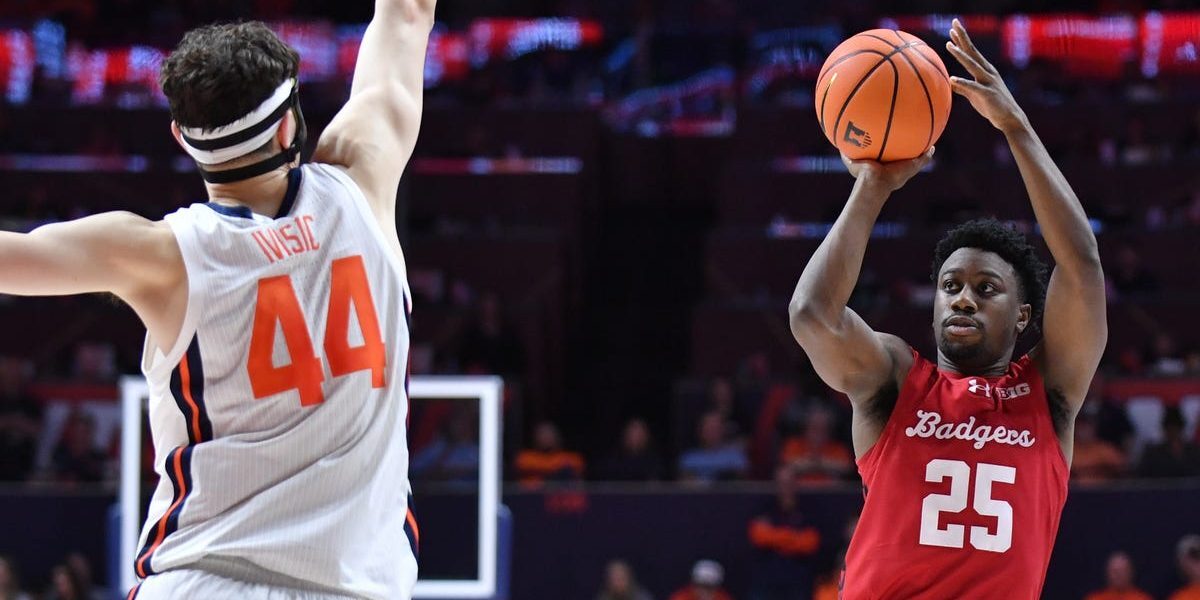 Wisconsin Badgers surprind Illinois într-un meci de senzație Echipa de baschet masculin Wisconsin Badgers a realizat o victorie neașteptată, triumfând cu 92-90 în fața ocupantei locului 7, Illinois, în cadrul unei partide disputate pe terenul acesteia, la State Farm Center