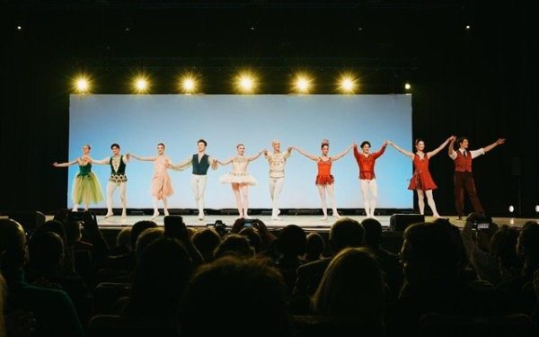 O seară de neuitat la Sala Palatului din București, unde aproximativ 4.000 de spectatori au umplut sala pentru a asista la Gala Internațională de Balet „Balanchine’s Legacy”