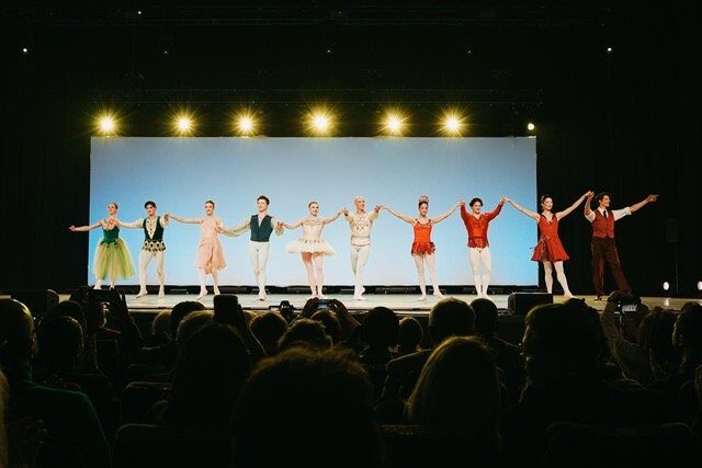O seară de neuitat la Sala Palatului din București, unde aproximativ 4.000 de spectatori au umplut sala pentru a asista la Gala Internațională de Balet „Balanchine’s Legacy”