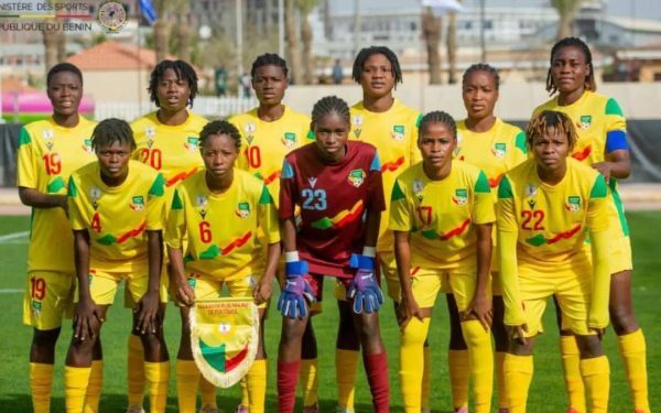 Benin U20 Amazons înving Egiptul și visează la Cupa Mondială Echipa U20 a Beninului, cunoscută și sub denumirea de Amazone, a realizat o performanță fantastică în cadrul calificărilor pentru Cupa Mondială feminină, învingând Egiptul cu 1-0 la Cairo