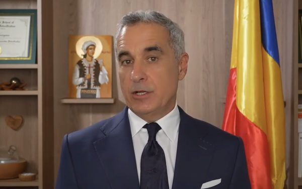 Călin Georgescu, fost candidat la președinția României și cunoscut pentru opiniile sale contestate, a reaprins discuțiile politice din țară după comentariile sale referitoare la un raport controversat al Congresului SUA