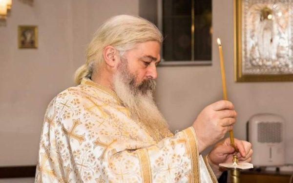 Părintele Calistrat, preotul român cunoscut pentru activitatea sa misionară și pentru prelegerile sale populare, a fost sancționat recent de Consiliul Național pentru Combaterea Discriminării (CNCD), după un scandal izbucnit la Mănăstirea Vlădiceni, din județul Iași