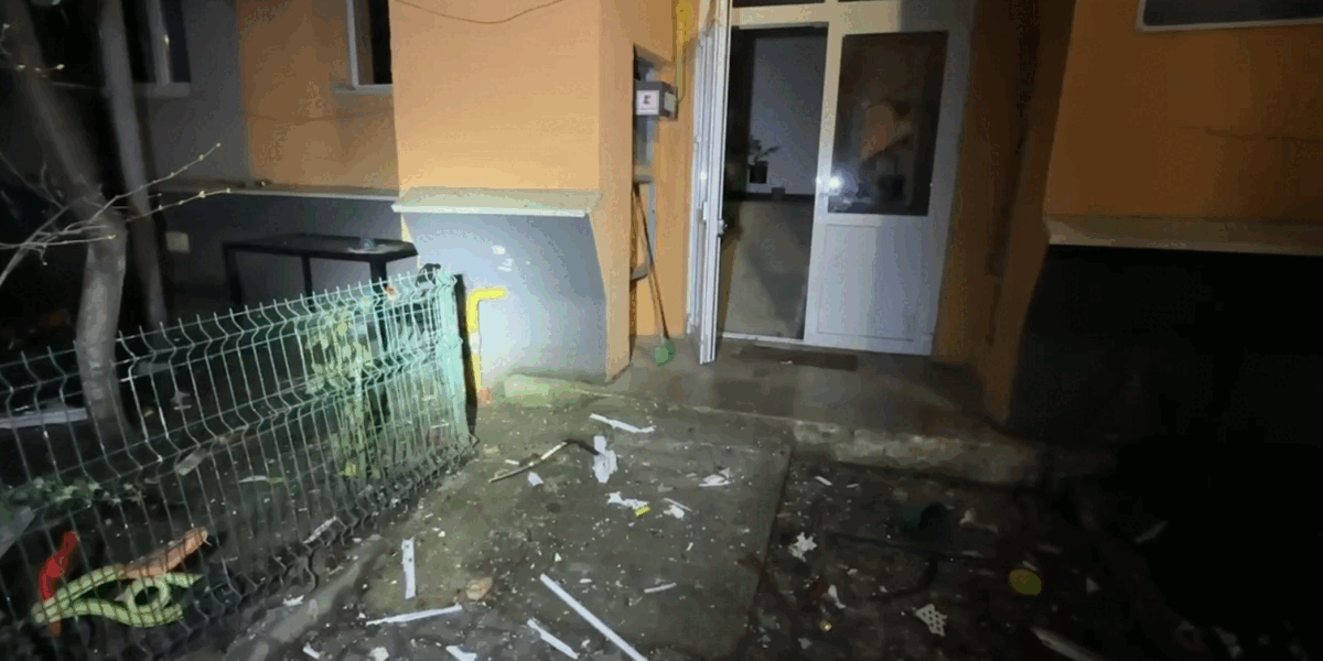 O explozie puternică a zguduit în această dimineață cartierul din Chitila, Ilfov, determinând evacuarea a zeci de locatari și mobilizarea rapidă a forțelor de intervenție