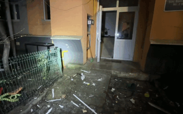 O explozie puternică a zguduit în această dimineață cartierul din Chitila, Ilfov, determinând evacuarea a zeci de locatari și mobilizarea rapidă a forțelor de intervenție