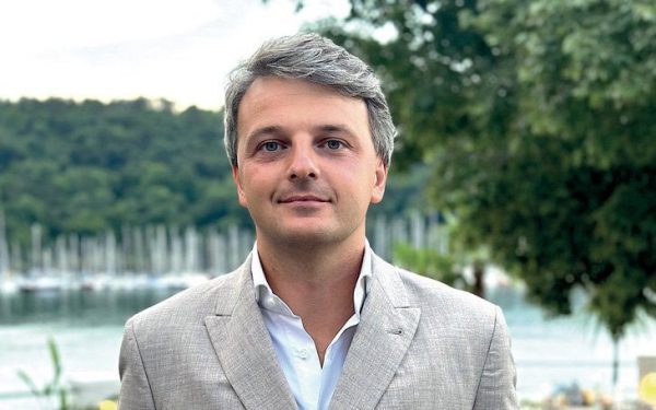 Barca conectată: Inovația care transformă navigația modernă