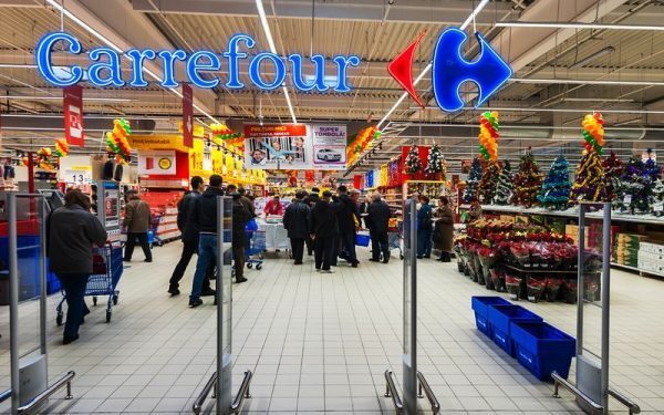 Carrefour România în negocieri pentru vânzare către Pavăl Holding Compania franceză Carrefour a anunțat într-un comunicat că a intrat în negocieri exclusive pentru vânzarea operațiunilor sale din România către Pavăl Holding, grupul de investiții deținut de antreprenorii băcăuani Adrian și Dragoș Pavăl, fondatorii lanțului de magazine Dedeman