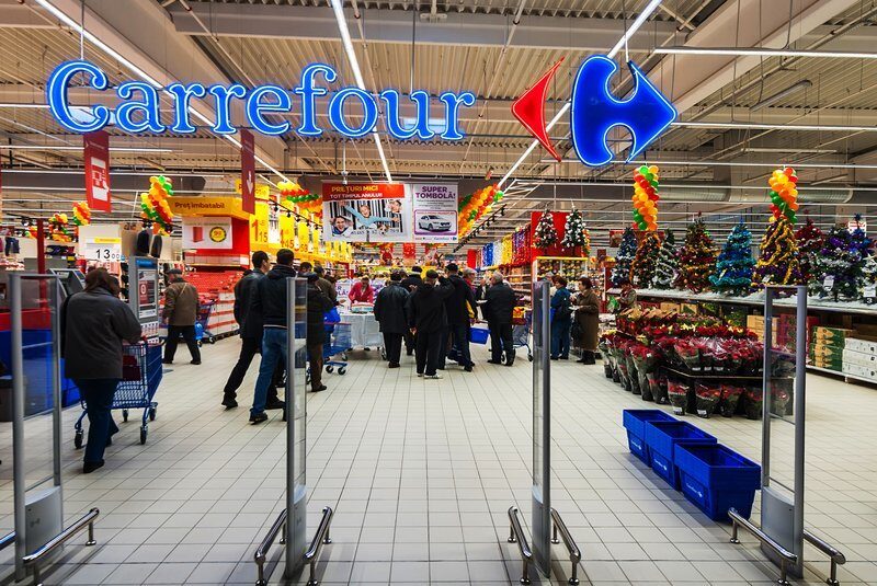 Carrefour România în negocieri pentru vânzare către Pavăl Holding Compania franceză Carrefour a anunțat într-un comunicat că a intrat în negocieri exclusive pentru vânzarea operațiunilor sale din România către Pavăl Holding, grupul de investiții deținut de antreprenorii băcăuani Adrian și Dragoș Pavăl, fondatorii lanțului de magazine Dedeman