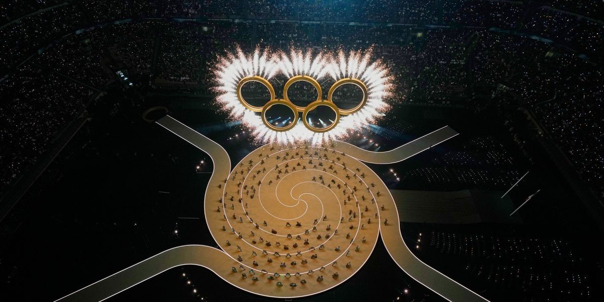 Ceremonia de deschidere a Jocurilor Olimpice de Iarnă 2026, un spectacol de neuitat Ceremonia de deschidere a Jocurilor Olimpice de Iarnă de la Milano-Cortina a avut loc vineri seara, pe 6 februarie 2026, la iconic Stadion San Siro