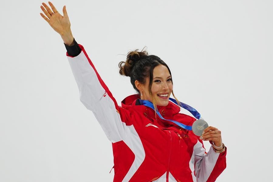 Gu Ailing, din nou pe podium la Jocurile Olimpice de iarnă de la Milano-Cortina Sportiva chineză Gu Ailing a obținut ieri medalia de argint în proba de big air feminină la Jocurile Olimpice de iarnă de la Milano-Cortina, marcând astfel a doua medalie din competiție