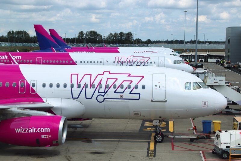 Wizz Air întrerupe rezervările online pentru actualizare sistemică Wizz Air, liderul pieței aviatice din România, va suspenda temporar serviciile de rezervare online pe durata unei actualizări de sistem care va avea loc între 25 și 26 februarie 2026