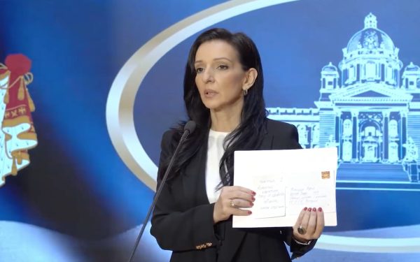 Deputata sârbă Marinika Tepic, de origine română, amenințată cu moartea: un semnal de alarmă pentru scena politică regională O situație alarmantă a zguduit recent scena politică din Balcani, după ce Marinika Tepic, deputată în Parlamentul Serbiei din rândurile Partidului Libertății și Justiției, a raportat că a primit amenințări de moarte