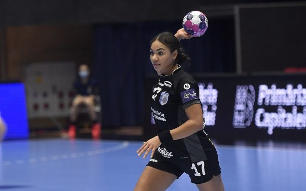Elizabeth Omoregie, una dintre cele mai valoroase și consacrate jucătoare ale echipei de handbal CSM București, își ia rămas bun de la clubul din Capitală pentru a pleca în Budapesta, la Ferencvaros