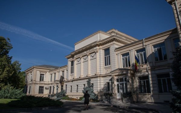 Senatorul USR Ștefan Pălărie: Modificările la Legea Academiei Române ascund „fapte cu iz penal” Tensiunile din rândul cercurilor academice și politice din România ating cote extrem de sensibile, odată cu dezvăluirile senatorului USR Ștefan Pălărie despre intențiile și impactul modificărilor recente la Legea Academiei Române