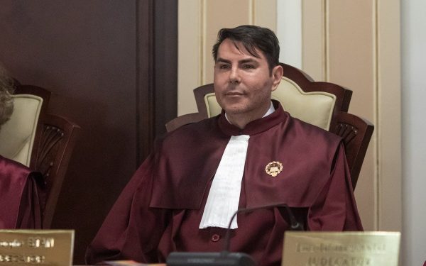 Judecătorul constituțional Gheorghe Stan, protagonist în dezbaterea privind pensiile speciale ale magistraților, a surprins oficial printr-o mișcare aparent neașteptată în preajma unei decizii critice