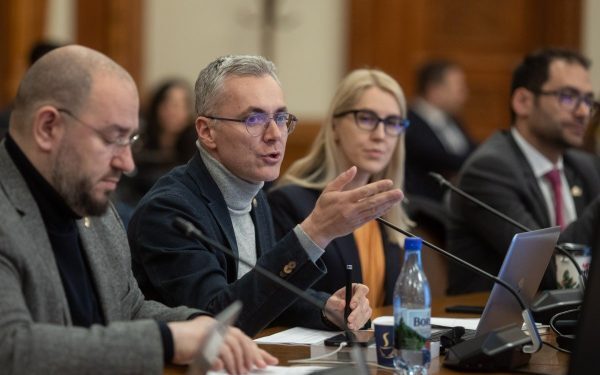 Stelian Ion atacă intențiile de consolidare a puterii a noului șef al DNA, Marius Voineag Luna aprilie aduce în centrul atenției o dispută între fostul ministru al Justiției în guvernul USR, Stelian Ion, și actualul responsabil al Direcției Naționale Anticorupție, Marius Voineag