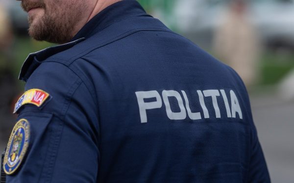 Un incident șocant s-a petrecut în această după-amiază în Sectorul 6 al Capitalei, unde o minoră de 16 ani a fost găsită inconștientă pe strada Iuliu Maniu, după ce, conform primelor măsuri, s-a presupus că ar fi fost electrocutată