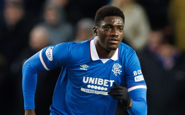 Rangers, combatători ai iernii scoțiene: Cadre neobișnuite în lupta cu frigul Într-o partidă recentă din Premiership, jucătorii echipei Rangers au atras atenția nu doar prin performanțele sportive, ci și prin alegerile vestimentare neobișnuite, menite să îi protejeze de frigul aspru al iernii scoțiene