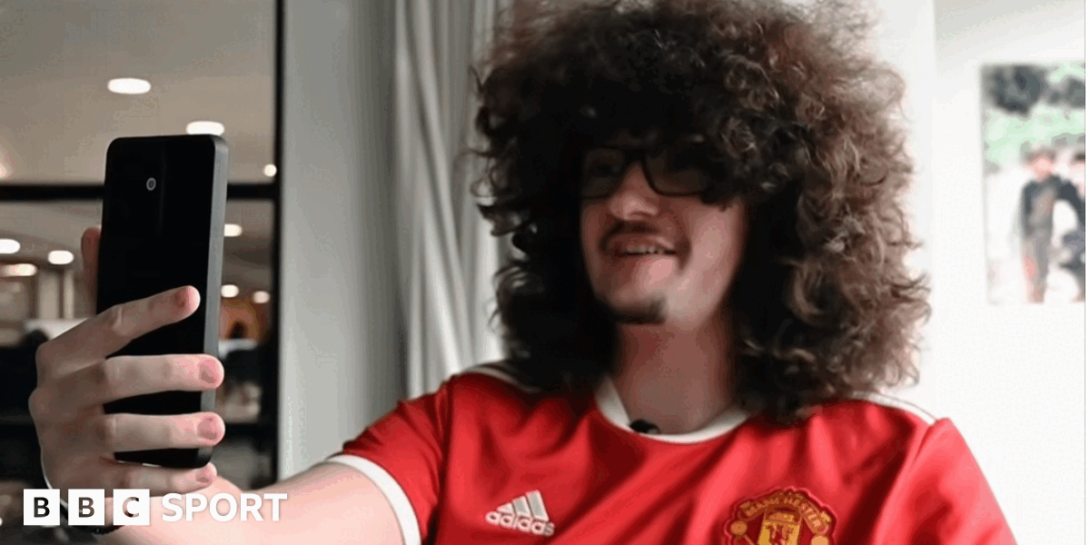 Manchester United se confruntă cu o așteptare iritantă Un suporter dedicat al echipei Manchester United, Ilett, se află pe cale să rupă tăcerea cu o promisiune destul de neobișnuită: se va tundere doar după ce formația sa favorită va reuși să câștige cinci meciuri consecutive