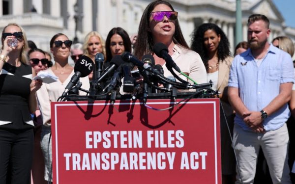 Victimă a sistemului Epstein: retrospectivă asupra traumei unei adolescente de 16 ani În 2002, Haley Robson avea doar 16 ani când sistemul, aparent menit să protejeze minorii, a eșuat lamentabil în cazul ei