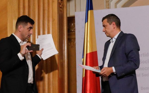 Sorin Grindeanu reafirmă orientarea PSD de a nu forma alianțe cu AUR și vrea să recâștige votanții pierduți către partidul condus de George Simion Liderul PSD, Sorin Grindeanu, a declarat, miercuri, într-un interviu pentru G4Media.ro, că social-democrații nu intenționează să colaboreze niciodată cu formațiunea AUR, în ciuda presiunilor din partea unor membri sau a anumitor intenții de a construi o alianță de lungă durată