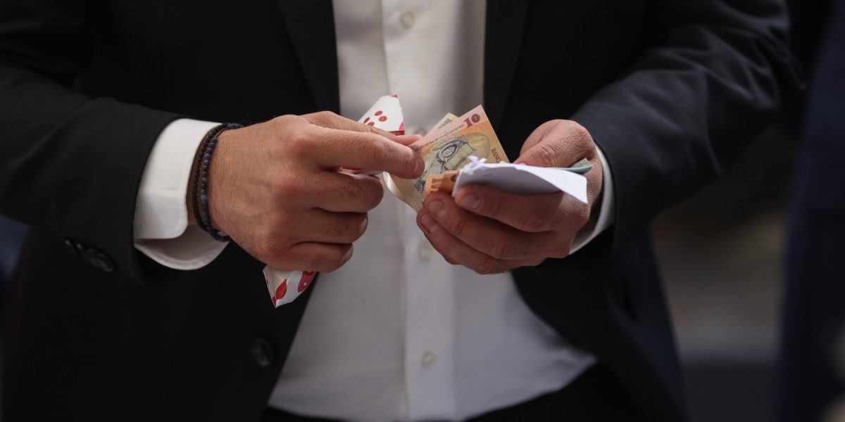 Premierul Ilie Bolojan a abordat, luni seară, unul dintre subiectele cele mai sensibile din ultima vreme: creșterea taxelor pe proprietate, un fenomen care a stârnit nemulțumiri și nemulțumiri în rândul populației