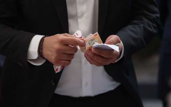 Premierul Ilie Bolojan a abordat, luni seară, unul dintre subiectele cele mai sensibile din ultima vreme: creșterea taxelor pe proprietate, un fenomen care a stârnit nemulțumiri și nemulțumiri în rândul populației