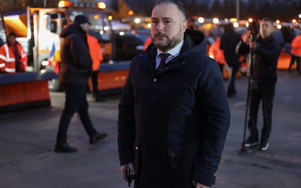 Primăria Sectorului 2 a făcut recent un pas în direcția asigurării resurselor necesare pentru sezonul de iarnă, în condițiile în care gestionarea deszăpezirii devine, pe zi ce trece, o provocare tot mai costisitoare pentru administrațiile locale