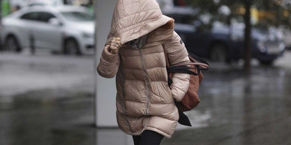 Vreme deosebit de caldă sâmbătă, dar duminică se anunță un val de frig Vremea va fi extrem de caldă pentru mijlocul lunii februarie sâmbătă, cu temperaturi ce vor ajunge până la 17 grade Celsius în unele regiuni ale țării