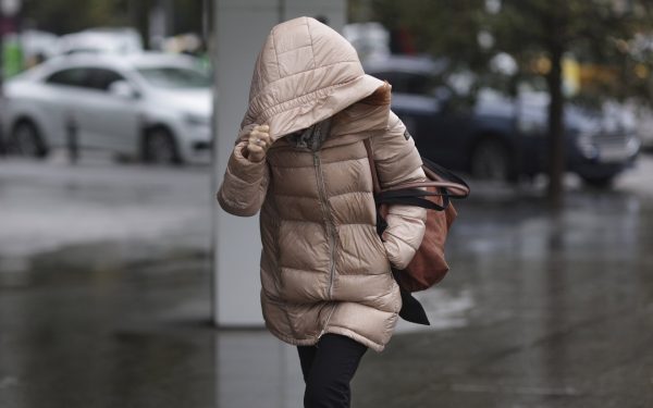 Vreme deosebit de caldă sâmbătă, dar duminică se anunță un val de frig Vremea va fi extrem de caldă pentru mijlocul lunii februarie sâmbătă, cu temperaturi ce vor ajunge până la 17 grade Celsius în unele regiuni ale țării