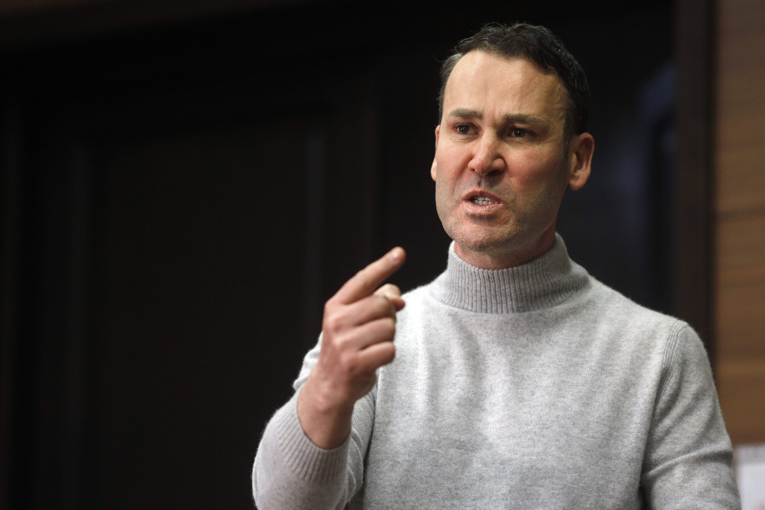 Primarul Sectorului 3, Robert Negoiță, se află în centrul unui scandal major, după ce procurorii DNA au acuzat că acesta ar fi ignorat avertizările privind riscurile generate de construcțiile ilegale peste magistrale de gaz, un comportament ce poate avea consecințe devastatoare