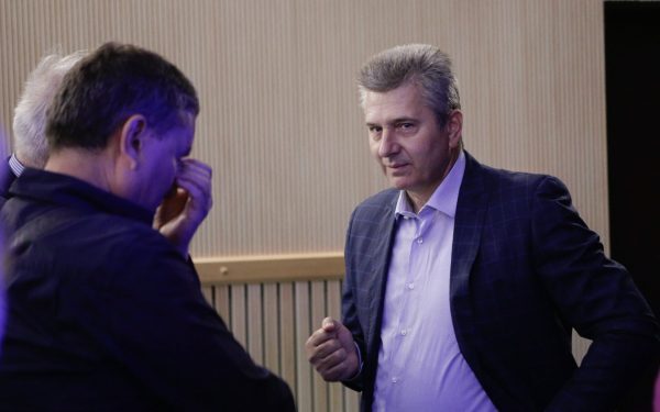 Primăria Voluntari acuză Ministerul Transporturilor de indiferență, în timp ce modernizează bulevarde locale Primăria Voluntari a lansat o replică dură la adresa Ministerului Transporturilor, acuzând oficial această instituție de “indiferență” pentru starea deplorabilă a Drumului Național 2 (DN2)