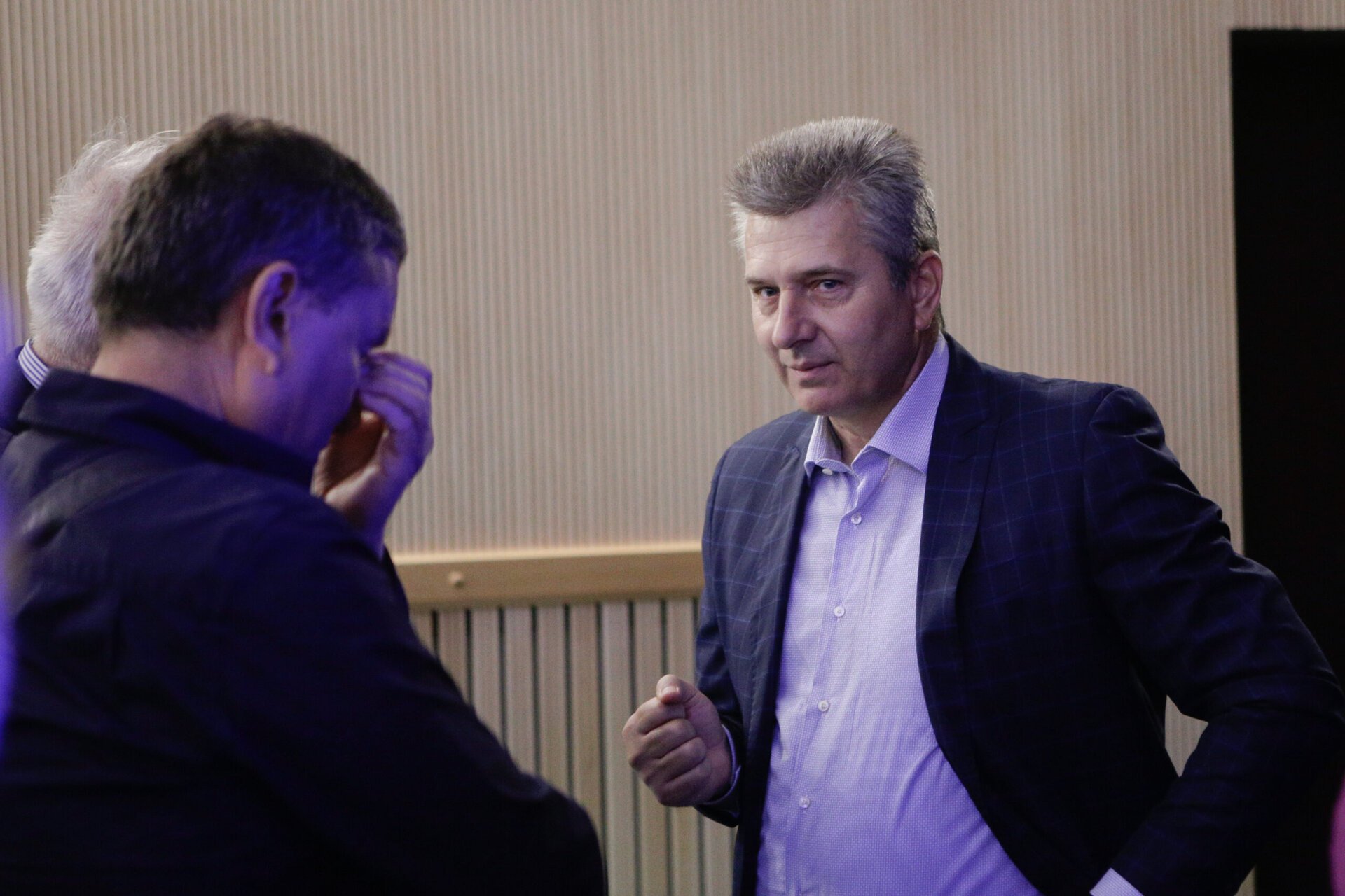 Primăria Voluntari acuză Ministerul Transporturilor de indiferență, în timp ce modernizează bulevarde locale Primăria Voluntari a lansat o replică dură la adresa Ministerului Transporturilor, acuzând oficial această instituție de “indiferență” pentru starea deplorabilă a Drumului Național 2 (DN2)