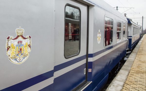 Trenurile Tezaur uitate într-o remiză CFR lângă Mogoșoaia