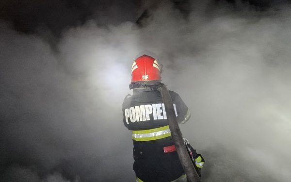 Incendiu devastator în comuna Popești: O persoană a decedat Un grav incendiu a avut loc în această dimineață în comuna Popești, provocând moartea unei femei în vârstă de aproximativ 64 de ani