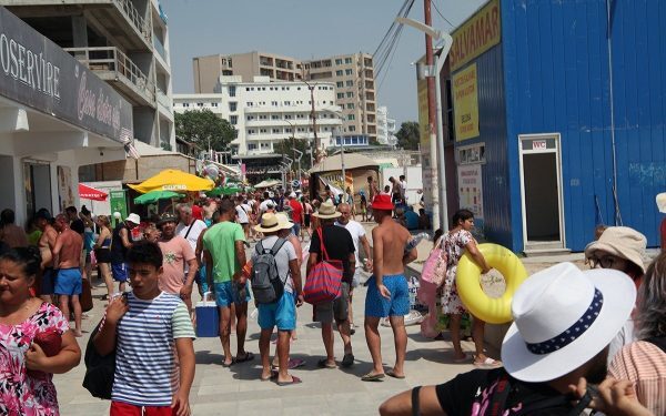 Hotelurile de pe litoralul românesc, pregătite să dea startul sezonului estival mai devreme decât de obicei, au șanse să fie gata pentru primirea turiștilor încă din 20 aprilie