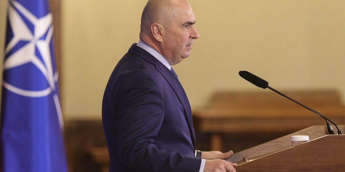 Premierul Ilie Bolojan avertizează: situația economică a României necesită măsuri dure pentru a evita criza Premierul Ilie Bolojan a ieșit recent în public pentru a explica starea actuală a economiei naționale și pentru a justifica măsurile dure pe care Guvernul le pregătește