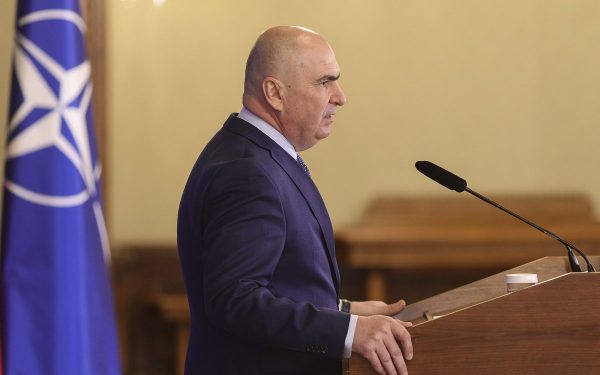 Premierul Ilie Bolojan avertizează: situația economică a României necesită măsuri dure pentru a evita criza Premierul Ilie Bolojan a ieșit recent în public pentru a explica starea actuală a economiei naționale și pentru a justifica măsurile dure pe care Guvernul le pregătește