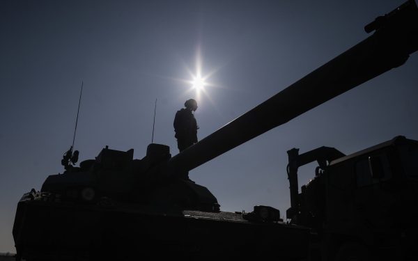 Ministerul Apărării asigură: pensiile și salariile militarilor rămân neschimbate în contextul deciziei CCR privind pensiile magistraților Debat a început după decizia Curții Constituționale privind reducerea pensiilor pentru magistrați și majorarea vârstei de pensionare în sistemul judiciar