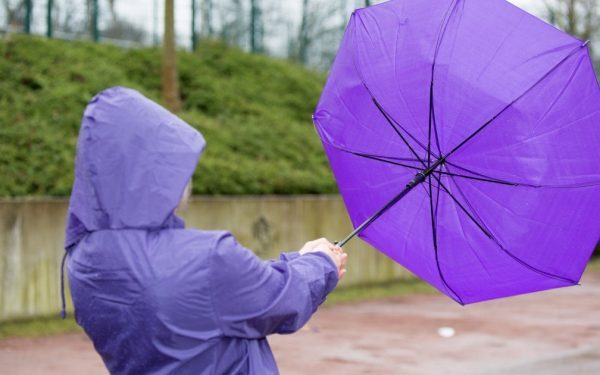 Cinco județe, sub alertă de vânt puternic. Meteorologii emit avertisment!