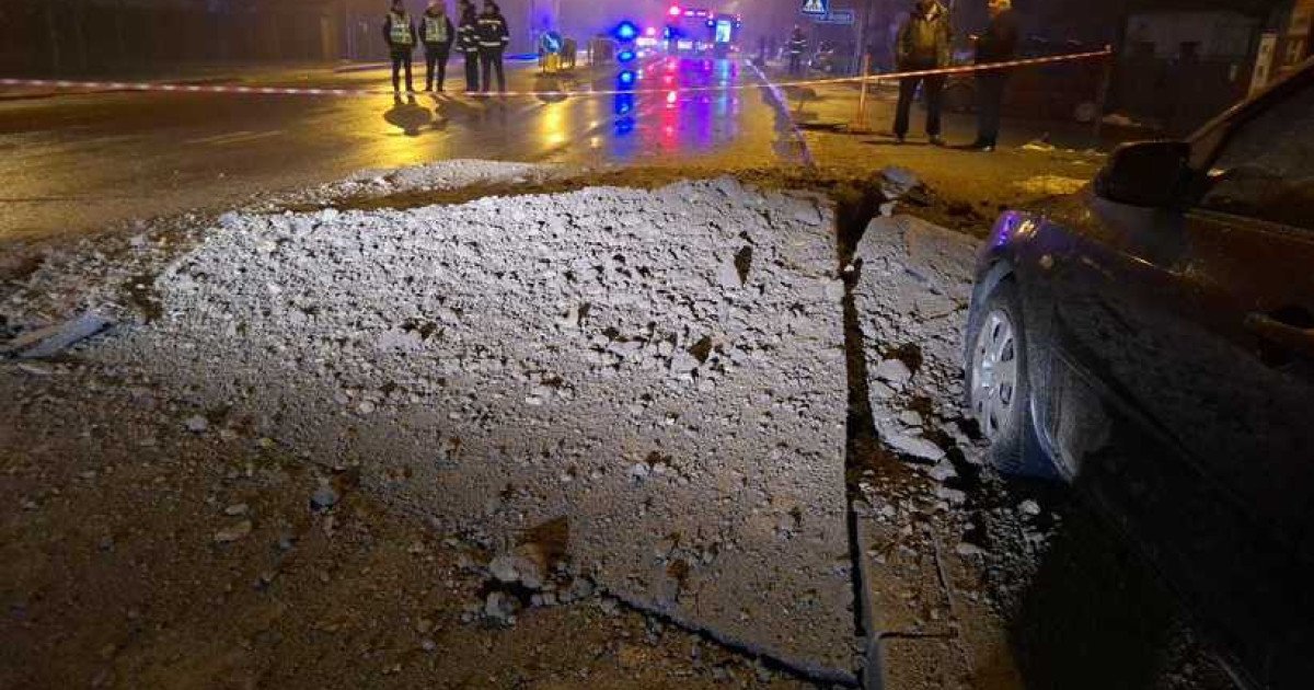 Avarie pe o conductă de gaz în Craiova: Treizeci de persoane evacuate Joi seară, o avarie serioasă s-a produs pe bulevardul Nicolae Romanescu din Craiova, la o conductă subterană de gaz, determinând evacuarea a 30 de persoane din șase locuințe