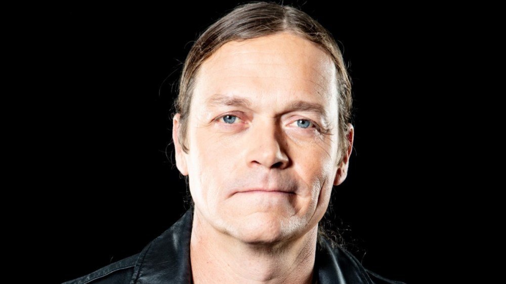 Brad Arnold, solistul trupei 3 Doors Down, s-a stins din viață la 47 de ani Brad Arnold, fondatorul și solistul trupei americane de rock 3 Doors Down, a decedat sâmbătă, la vârsta de 47 de ani, în urma unei lungi lupte cu cancerul