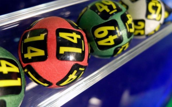 Marele premiu la Loto 6/49, un câștig de peste 22 de milioane de lei La tragerea Loto 6/49 din data de 12 februarie, un bilet norocos a câștigat premiul de categoria I, în valoare de 22.948.891,68 de lei, echivalentul a aproximativ 4,5 milioane de euro